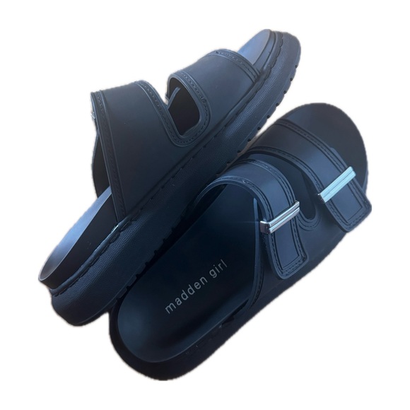 Madden Girl chunky lug sole black slide sandals 90s or Y2K style - Picture 2 of 4